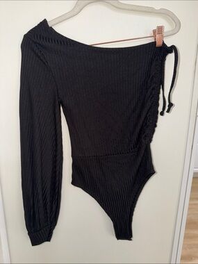One-Shoulder Black Ribbed Bodysuit Ruched with Side Tie | S